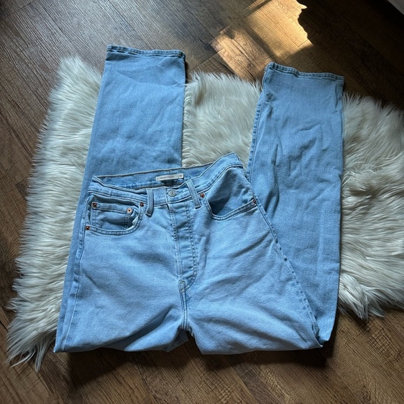 LEVI’S Ribcage Straight Jeans In Light Wash - Picture 5 of 7